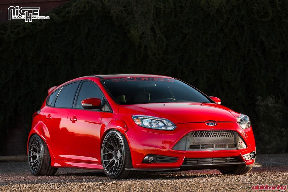 Ford Focus w/ Gloss Black 19x10 Niche Circuit Wheels