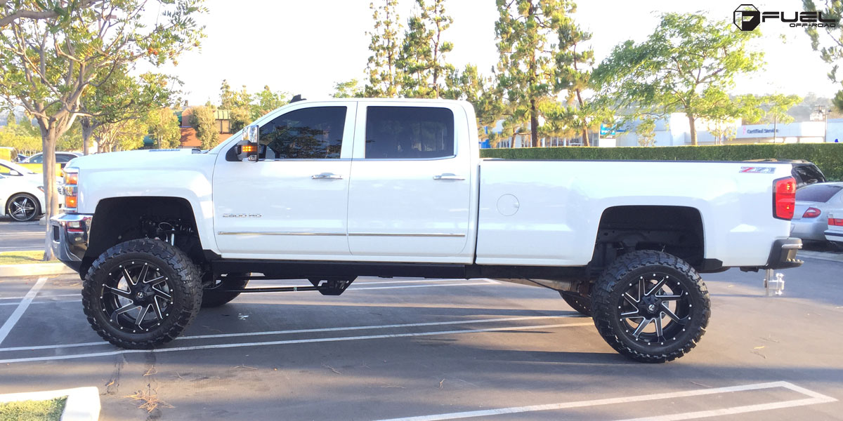 Chevrolet Silverado 2500 HD w/ 22x12 Fuel Renegade D265 Wheels